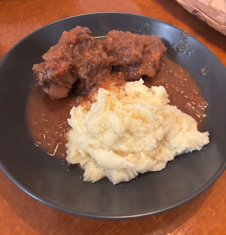Rabo de toro con puré de patata